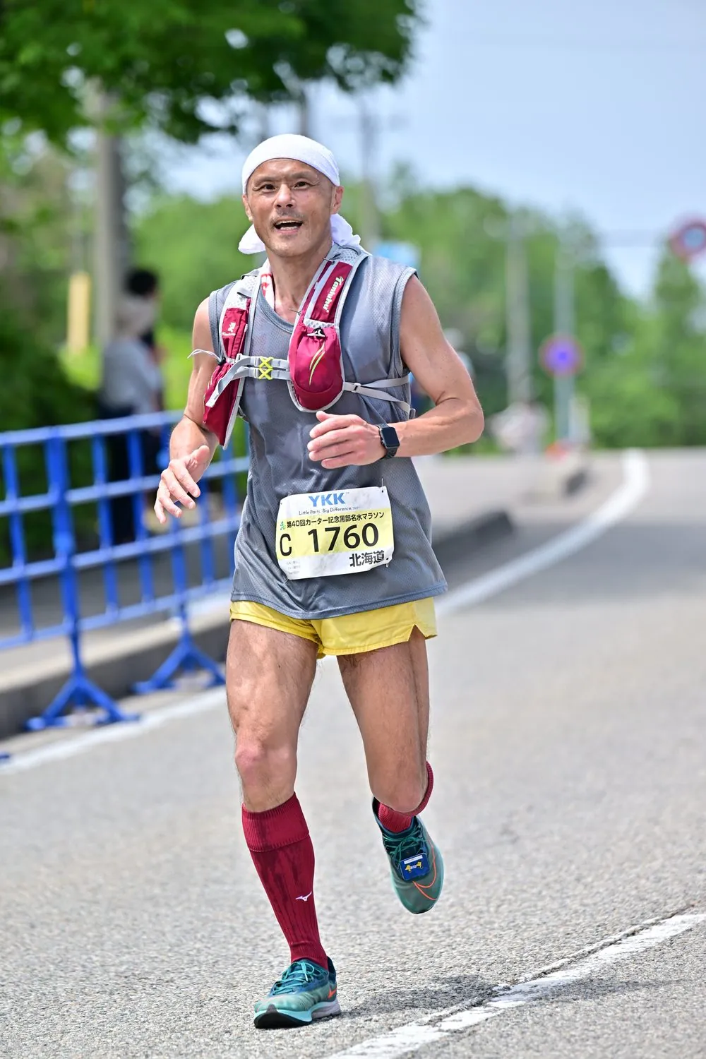 フルマラソン大会に出場する山本雅弘